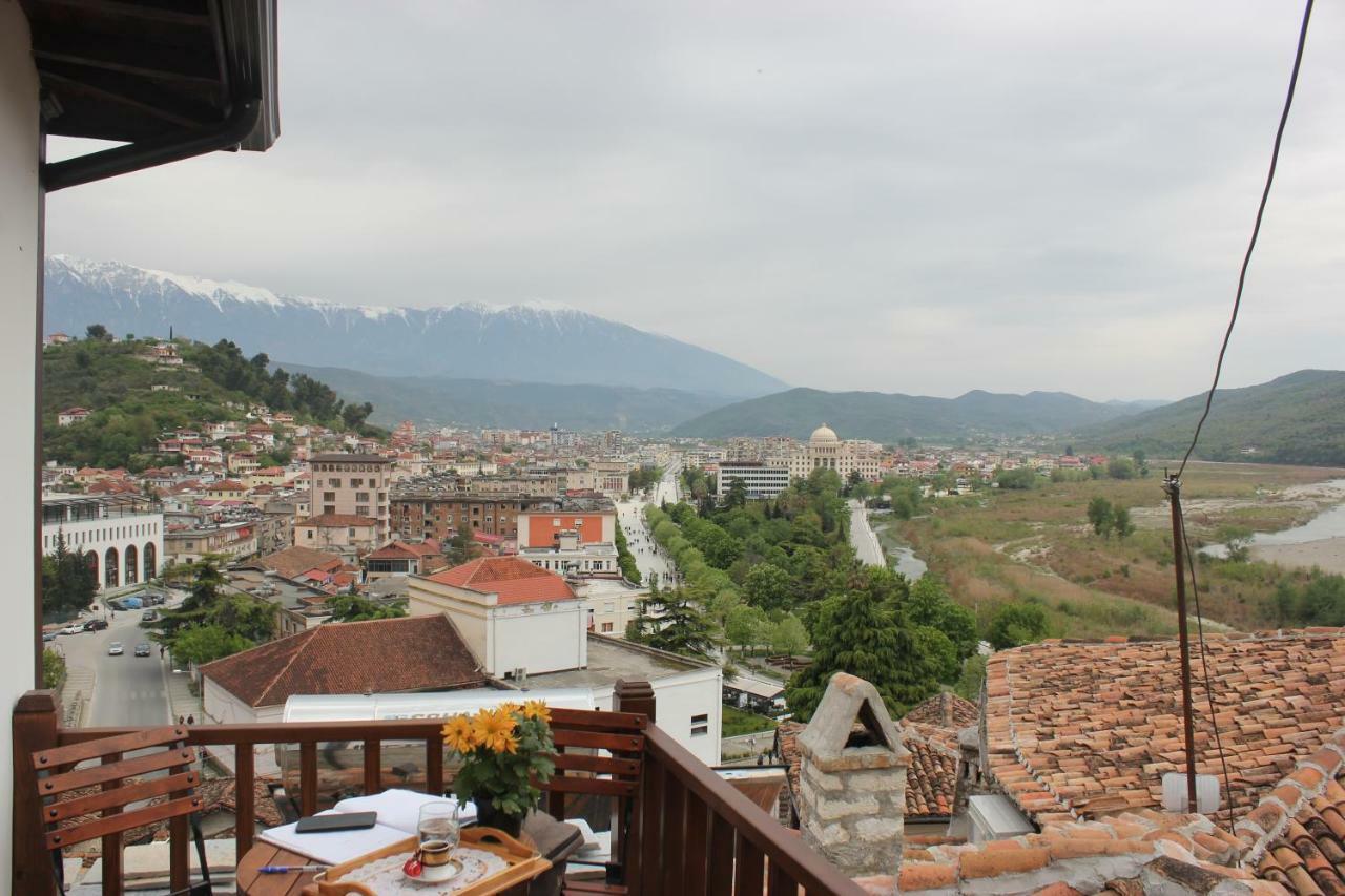 Guesthouse Arjan Berat Exterior foto