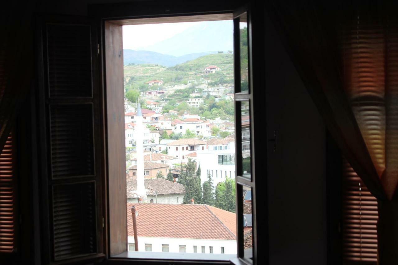 Guesthouse Arjan Berat Exterior foto