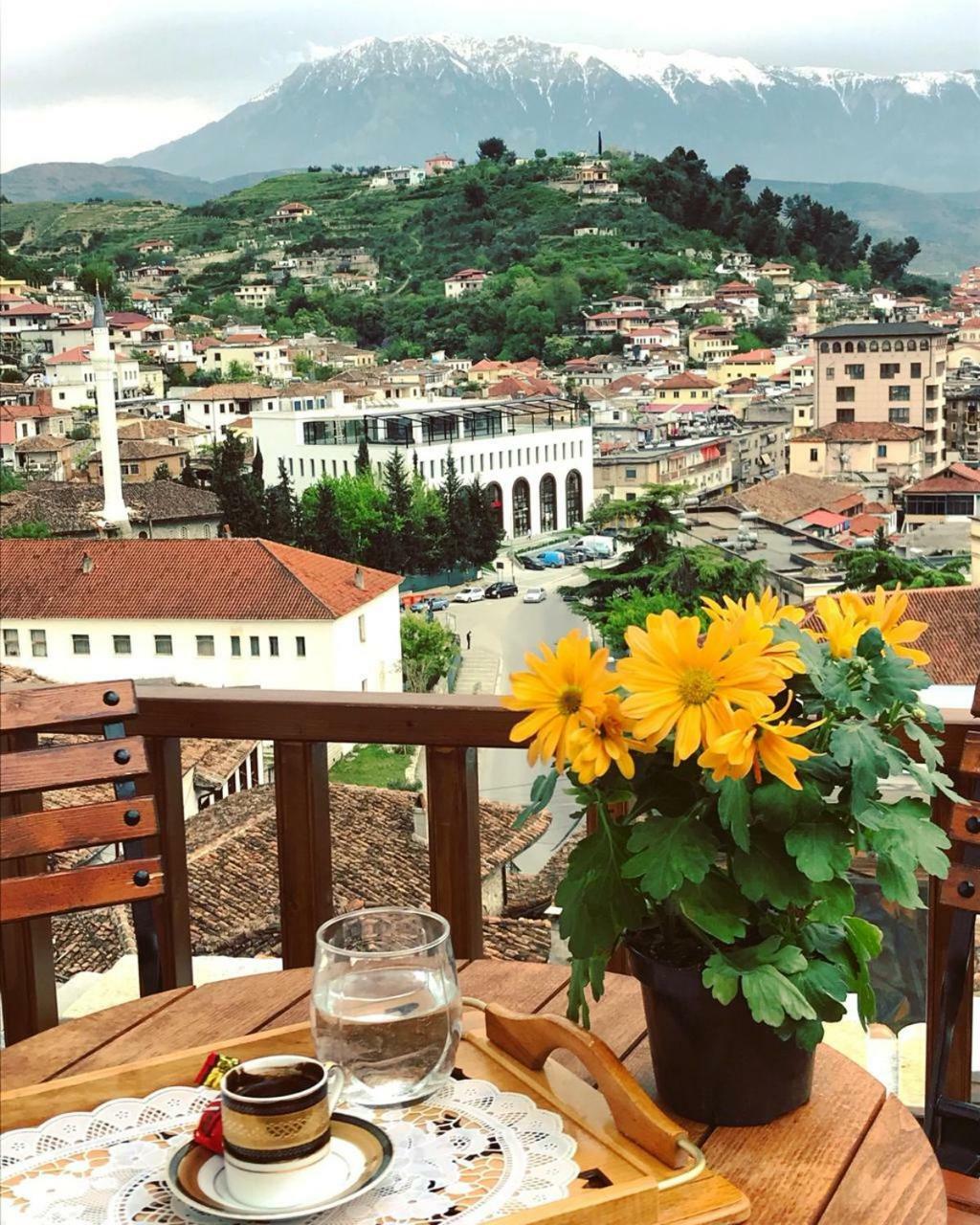 Guesthouse Arjan Berat Exterior foto