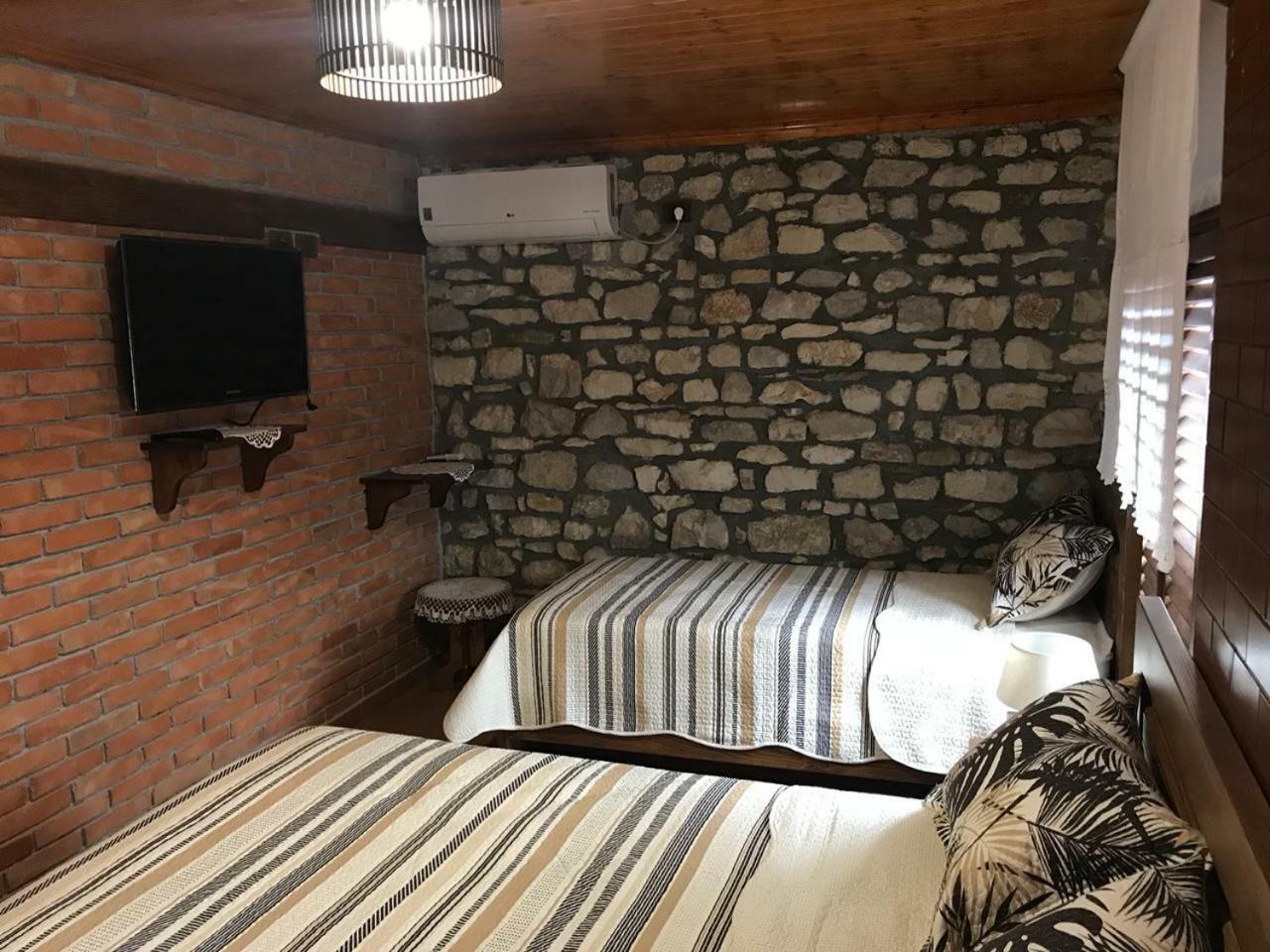 Guesthouse Arjan Berat Exterior foto