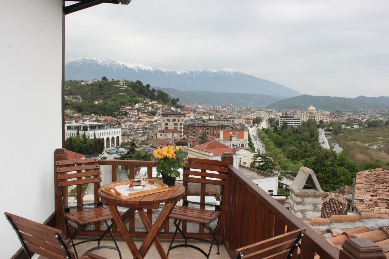 Guesthouse Arjan Berat Exterior foto