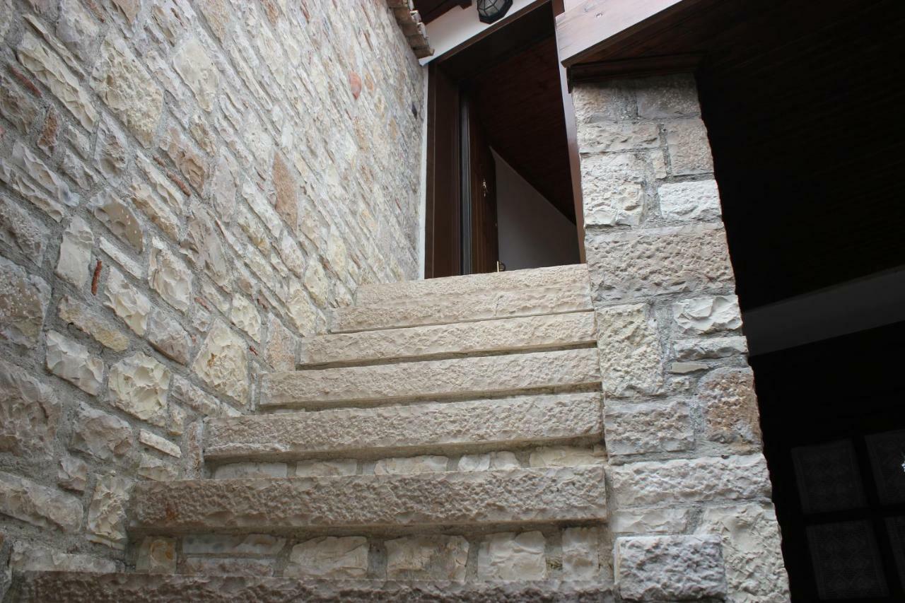 Guesthouse Arjan Berat Exterior foto