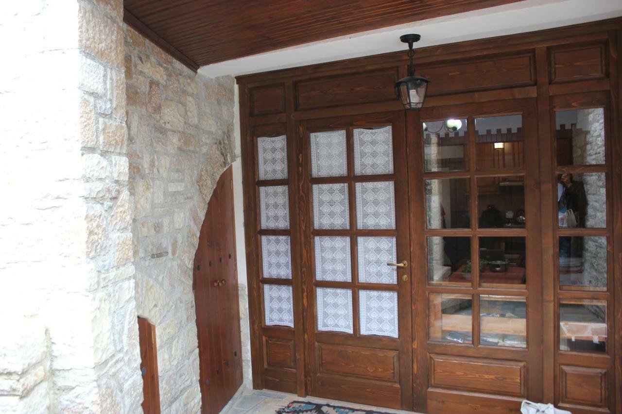 Guesthouse Arjan Berat Exterior foto