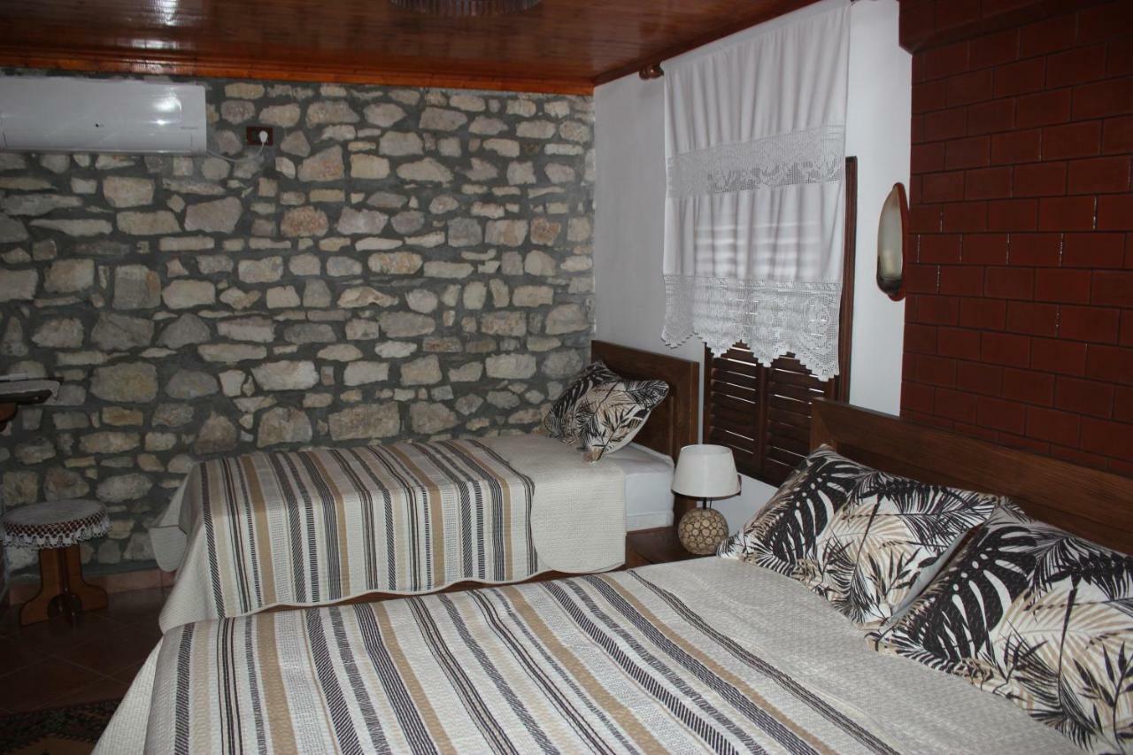 Guesthouse Arjan Berat Exterior foto