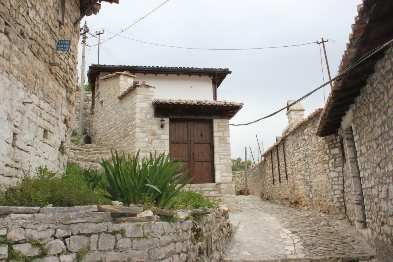 Guesthouse Arjan Berat Exterior foto